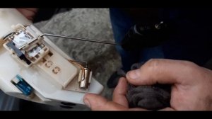 Стрелка уровня топлива живет своей жизнью