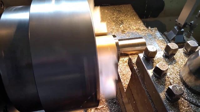 Нарезка резьбы на бронзе.#cnc #бронза #токарка #токарь #lathe