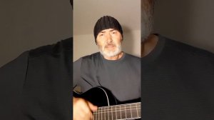 На ковре из жёлтых листьев