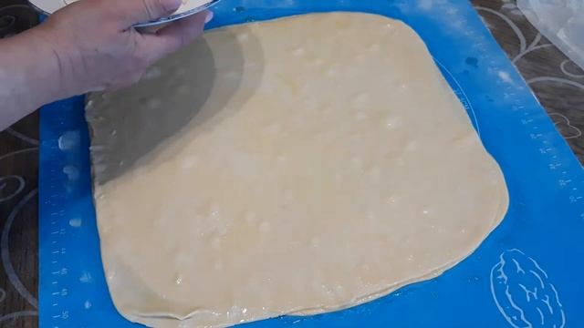 Слойка с брынзой. Хрустящая слоёная выпечка.
