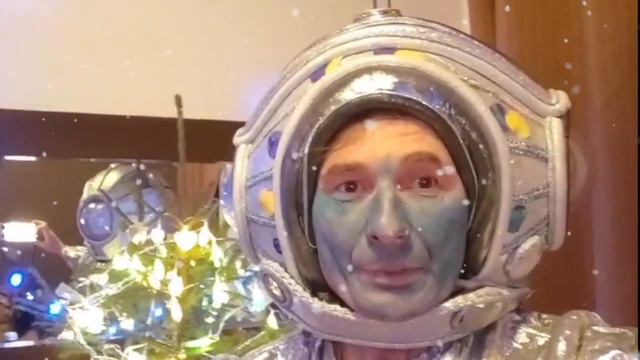 Олег Капкаев (или некто, похожий на него?). С Новым Годом!