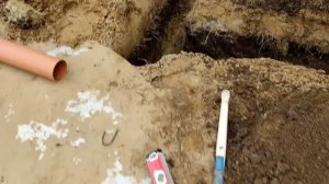 Обустройство утеплëнных труб в септик из дома.