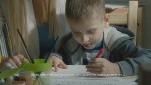 Доброшрифт – это уникальный шрифт, каждую букву которого написали дети с ДЦП.
Закажите худи с Доброш