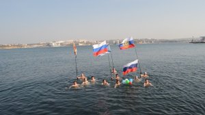 Севастопольские моржи в поддержку общекрымского референдума 16 марта