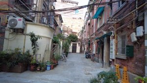 Как в трущобах среди небоскребов живут шанхайцы | Лайф из Китая