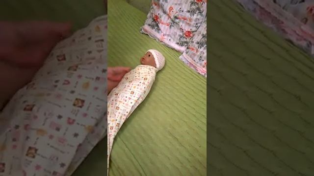 Как правильно пеленать ребенка с ручками