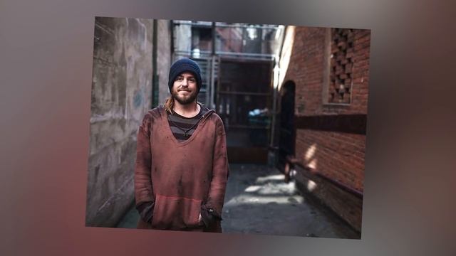 Бомж отдал последние 3-бакса ночью ей на ТАКСИ, и вскоре его жизнь ИЗМЕНИЛАСЬ... смотреть онлайн