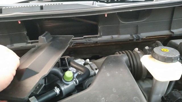 Где расположен номер кузова и номер двигателя Ниссан Рог 2 (NISSAN Rogue) 2014 и новее смотреть онлайн