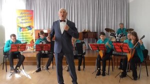 Мокроусов, поэт М.Лисянский.  "Осенние листья шумят и шумят в саду", исп. в. Щербаков