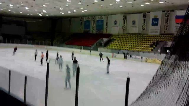 Прогулки по Ледовому дворцу спорта в Самаре смотреть онлайн