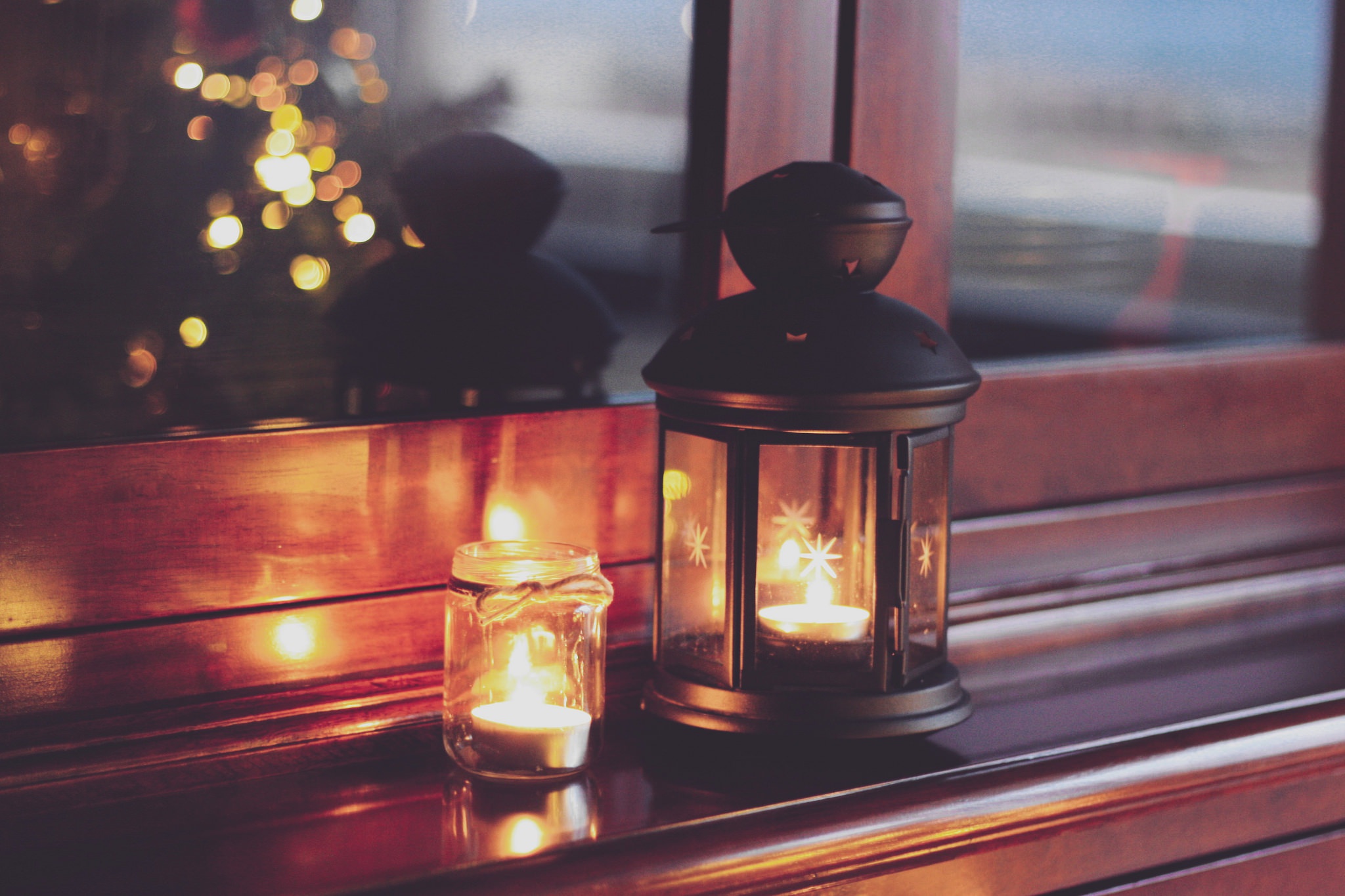 Атмосфера уюта тепла. Уютного вечера. Уютные фонарики. Ламповый вечер. Уютная атмосфера со свечами.