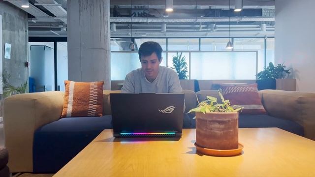 Lanzamiento de la ROG Strix Scar 18 en Argentina | Nuestras primeras impresiones смотреть онлайн