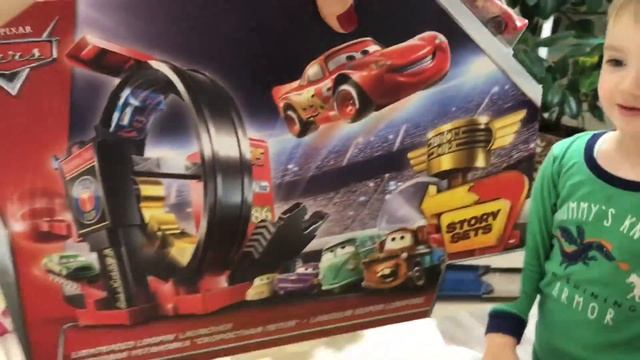 День Рождения Арины и Давида Подарки от родителей Герои в масках Трек Тачки Маквин Шарики ЛОЛ смотреть онлайн