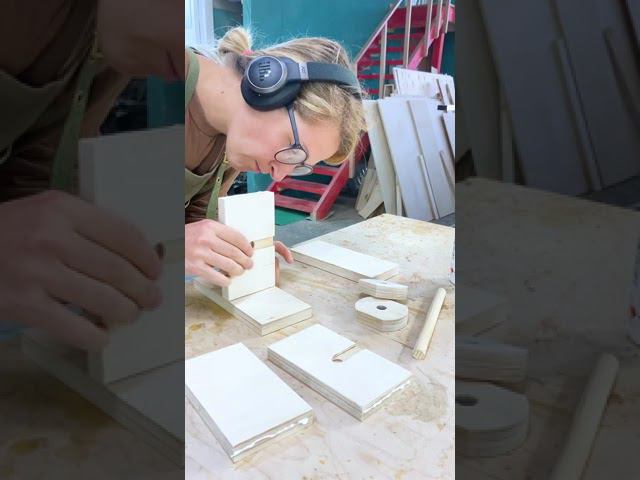 #shorts Диспенсер для клейкой ленты своими руками и станками| Приспособление для мастерской смотреть онлайн