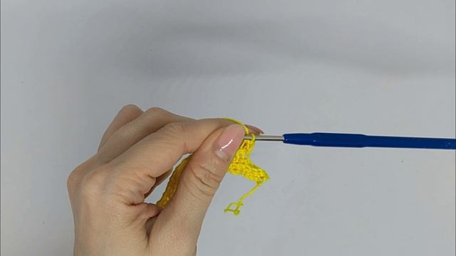 Как связать крючком шапочку бини для куклы