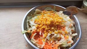 Салат из капусты. Салат с капустой, морковью и кукурузой