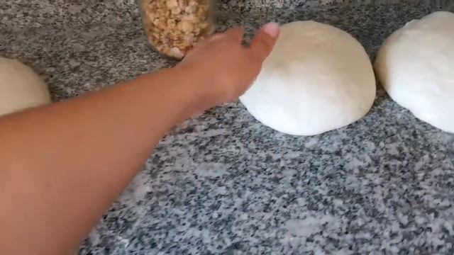 Жиззали нон или лепёшка со шкварками.