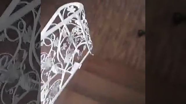 Лестница из массива бука с кованым ограждением