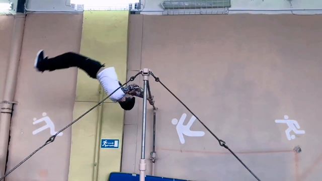 Плохо видно но нечего. #streetworkout #воркаутэлементы #егер #сложно смотреть онлайн