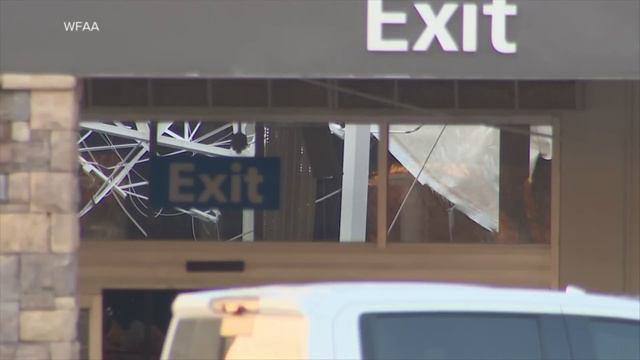 US winter storm brings tornadoes, blizzard-like conditions; 2 dead смотреть онлайн