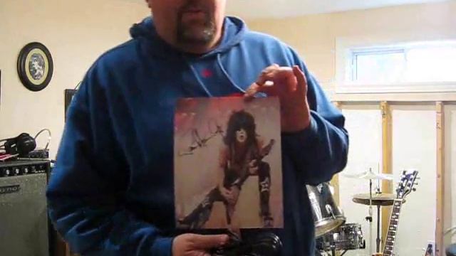 Paul Stanley flying V guitar review смотреть онлайн
