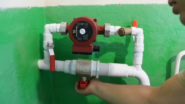 Греется насос в системе отопления. Врезка котла в систему отопления. Должен ли греться насос в системе отопления. Насос отопления циркуляционный 1 дюйм. Монтаж циркуляционного насоса grundfos в систему отопления.