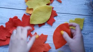 DIY ОСЕННИЙ ДЕКОР СВОИМИ РУКАМИ || Гирлянда из листьев || Осенние листья из фетра своими руками