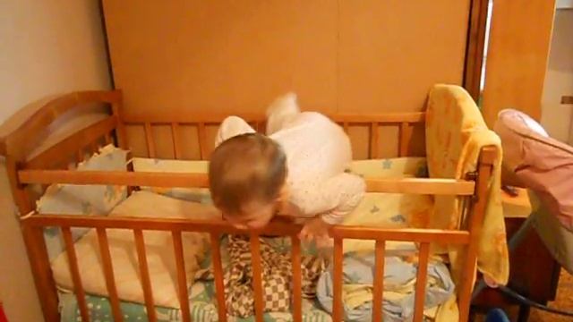 Упал из кроватки смотреть онлайн
