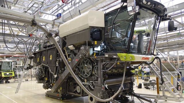 CLAAS | Excellence Harsewinkel 4/6. Grain tank unloading tube & feeder housing.