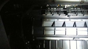 Киа рио клапан на крышке салонного фильтра.