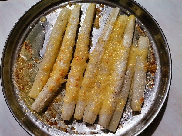 Белая спаржа в аэрогриле с сыром. смотреть онлайн