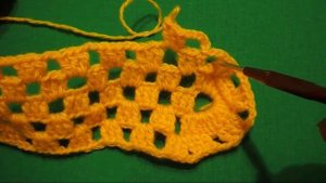 ОВАЛЬНЫЙ КОВРИК  КРЮЧКОМ С УЗОРОМ ПО СПИРАЛИ