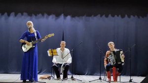ЖИЛА БЫЛА ДУША В ДОВЕРЧИВОЙ ЛЮБВИ песня, исполняет Дарьюшка