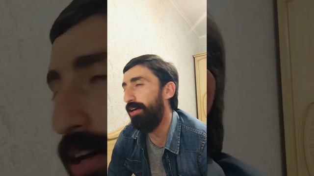 Ахра Касландзия автор и исполнитель этой песни. А мне просто вспомнилось и захотелось спеть смотреть онлайн