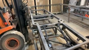 Гидроцилиндр рулевой установлен. Начинаю собирать каркас кабины вездехода. Часть первая