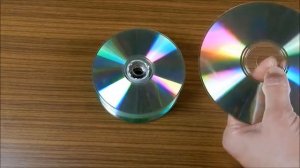 DIY: декорация для стола из старых CD дисков