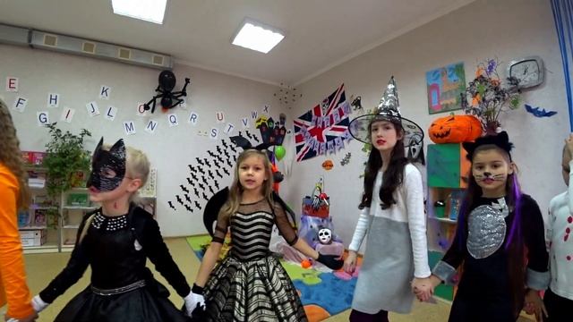 ВЕЧЕРИНКА в ШКОЛЕ ? ПРАЗДНУЕМ ХЭЛЛОУИН ? HALLOWEEN Party // Вики Лайф смотреть онлайн