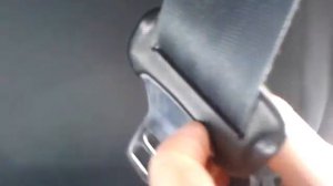 Видео: Как отстегнуть ремень безопасности в Mitsubishi Outlander XL на водительском сидении
