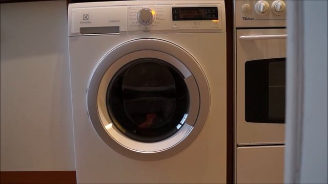 Electrolux   EWF1687HDW