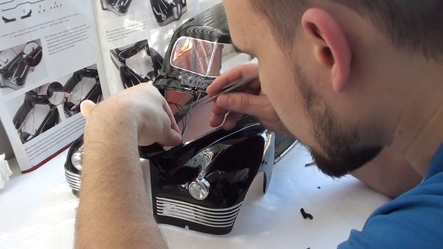 ЗИС 110 1/8 | DeAgostini | Выпуск 95 Установка прутков капота. смотреть онлайн