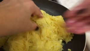 РАССЫПЧАТЫЙ  РИС С  КОРОЧКОЙ ИЗ КАРТОШКИ !  ПАЛЬЧИКИ ОБЛИЖЕШЬ !  И готовиться на сковороде .