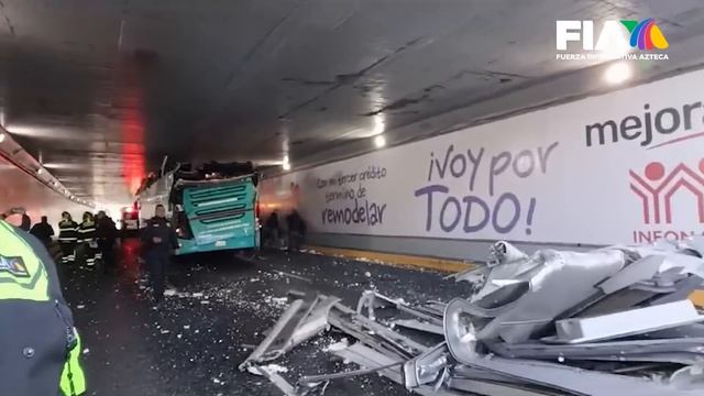 #ENVIVO | Autobús turístico se DESTROZA en Viaducto e Insurgentes; hay múltiples heridos