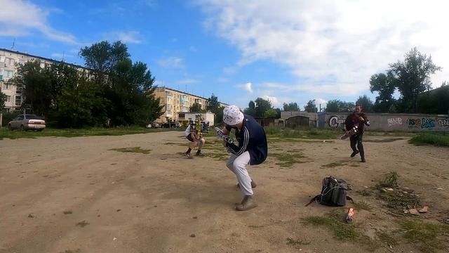 Сражаемся оружием из энергетиков! смотреть онлайн