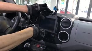 ? Cómo desmontar radio / pantalla CITROEN BERLINGO III paso a paso