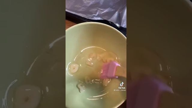 Бабуля и Дуня(Камамбер с карамелизированым луком)Рецепт в комментариях