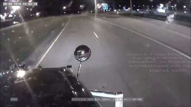 Trucker accident video with FalconEye MDVR 4 Camera System! смотреть онлайн