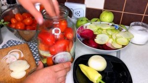 Консервированные помидоры «сливки со свёклой»