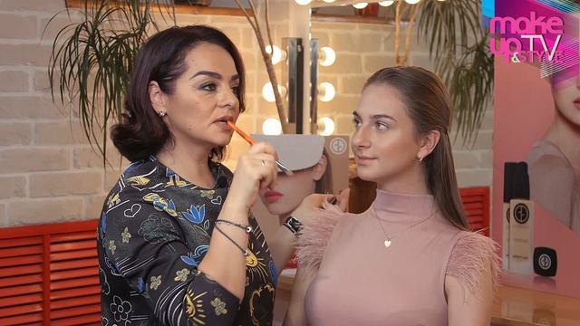 Часть 2-я. «Как сделать макияж кремовыми продуктами? Естественная коррекция формы лица» смотреть онлайн