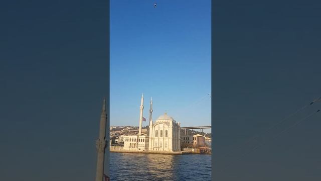 МЕЧЕТЬ ОРТАКЕЙ  CТАМБУЛ2022 ORTAKEY MOSQUE FROM THE BOSPORUS ISTAMBUL2022