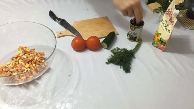 Салат из копченой курицы. С копченой курицей от Ивана!